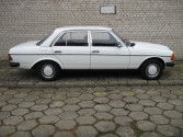 W 123  200 D